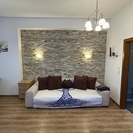 Ruhiges Mit Guter Verkehrsanbindung *